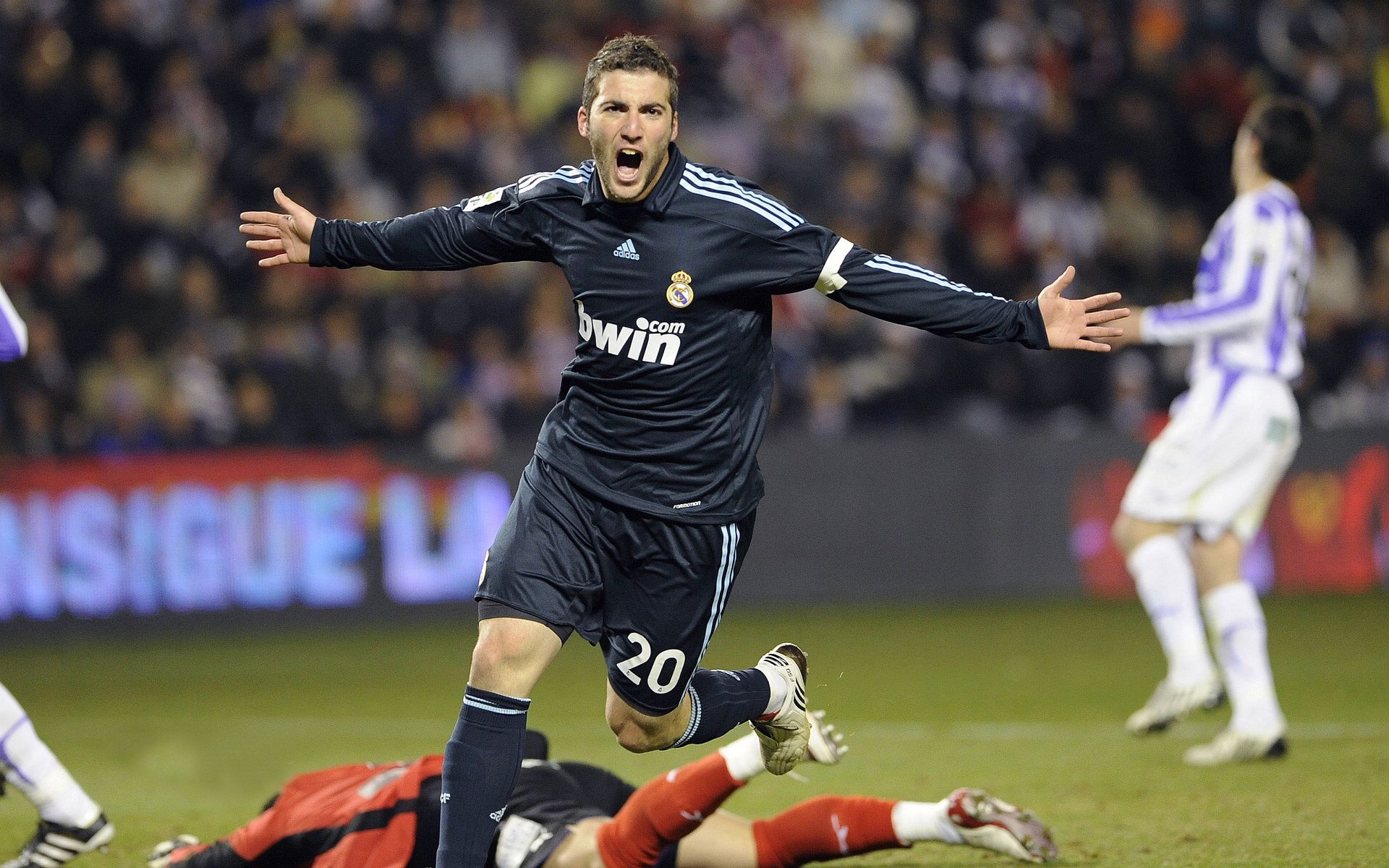 萨内赛后评分拉满,土耳其提前终结悬念荷兰,当足球成为身份政治的战场